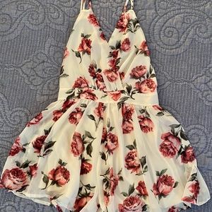 Dainty hooligan - Chic Rose Romper